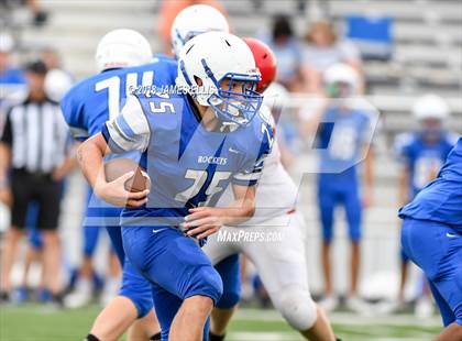 Thumbnail 3 in Robinson vs. Lorena photogallery.