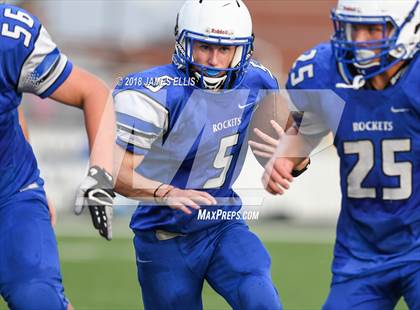 Thumbnail 3 in Robinson vs. Lorena photogallery.