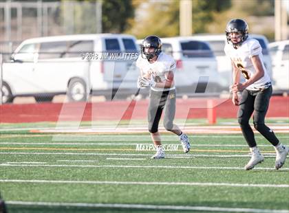 Thumbnail 3 in Round Valley vs. Thatcher (AIA 2A Final) photogallery.