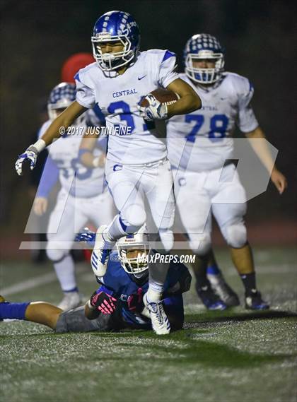 Thumbnail 3 in Central vs. San Diego (CIF SDS D4 Semifinal) photogallery.
