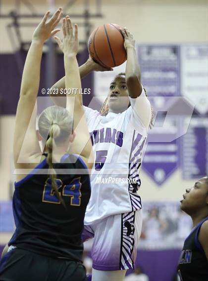 Thumbnail 1 in Lincoln vs. Africentric Early College (OGBR Classic in the City) photogallery.