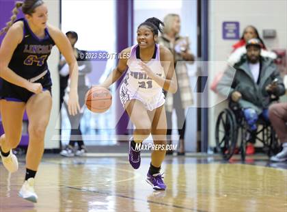 Thumbnail 2 in Lincoln vs. Africentric Early College (OGBR Classic in the City) photogallery.