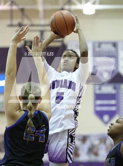 Thumbnail 2 in Lincoln vs. Africentric Early College (OGBR Classic in the City) photogallery.