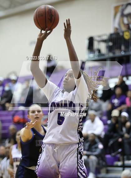 Thumbnail 1 in Lincoln vs. Africentric Early College (OGBR Classic in the City) photogallery.