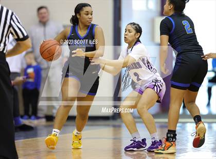 Thumbnail 3 in Lincoln vs. Africentric Early College (OGBR Classic in the City) photogallery.