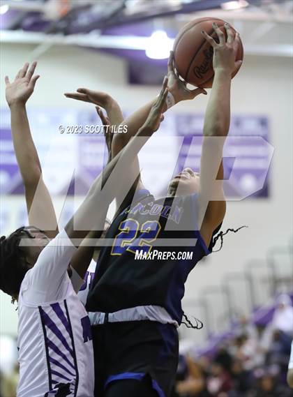 Thumbnail 1 in Lincoln vs. Africentric Early College (OGBR Classic in the City) photogallery.
