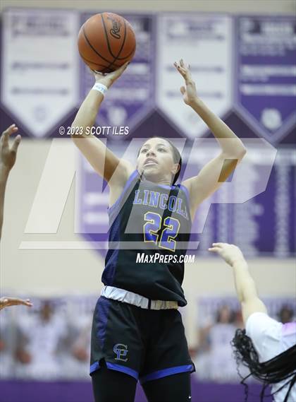 Thumbnail 3 in Lincoln vs. Africentric Early College (OGBR Classic in the City) photogallery.