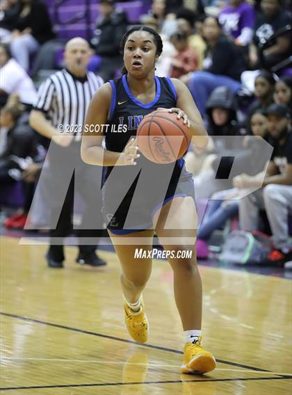 Thumbnail 3 in Lincoln vs. Africentric Early College (OGBR Classic in the City) photogallery.