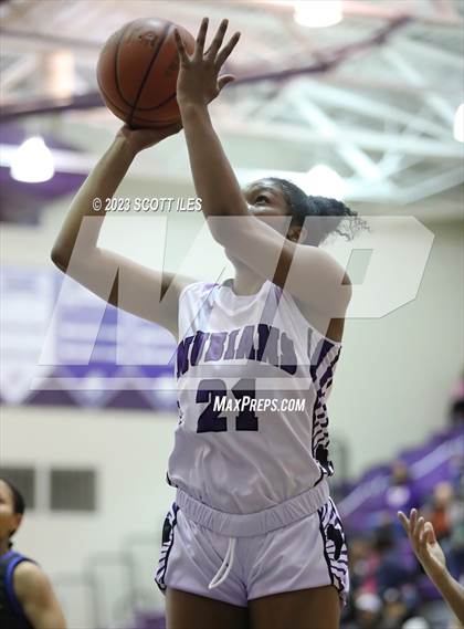 Thumbnail 2 in Lincoln vs. Africentric Early College (OGBR Classic in the City) photogallery.