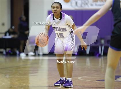 Thumbnail 3 in Lincoln vs. Africentric Early College (OGBR Classic in the City) photogallery.