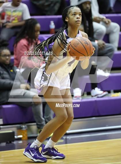 Thumbnail 1 in Lincoln vs. Africentric Early College (OGBR Classic in the City) photogallery.