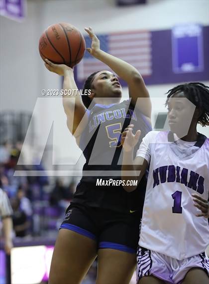 Thumbnail 2 in Lincoln vs. Africentric Early College (OGBR Classic in the City) photogallery.