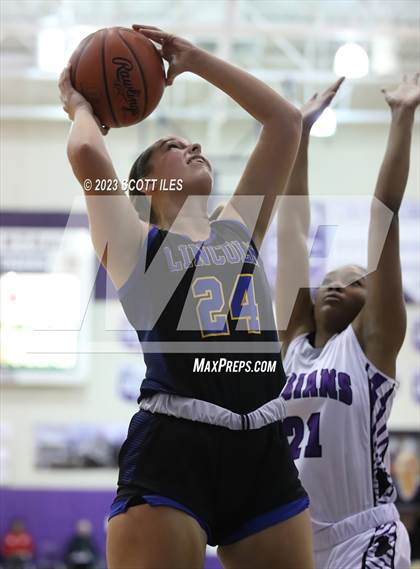Thumbnail 1 in Lincoln vs. Africentric Early College (OGBR Classic in the City) photogallery.