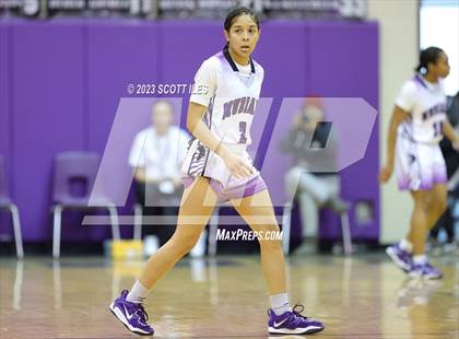 Thumbnail 1 in Lincoln vs. Africentric Early College (OGBR Classic in the City) photogallery.