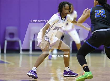 Thumbnail 2 in Lincoln vs. Africentric Early College (OGBR Classic in the City) photogallery.