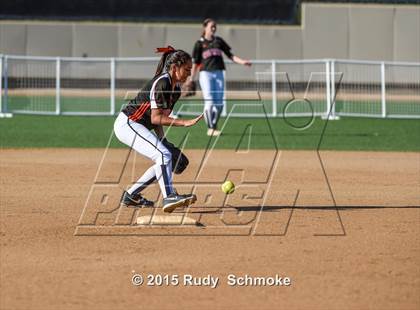 Thumbnail 1 in Escondido vs. La Costa Canyon (CIF Semfinal Playoff) photogallery.