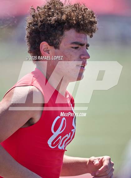 Thumbnail 1 in Dog Pound Invitational (3200M) photogallery.