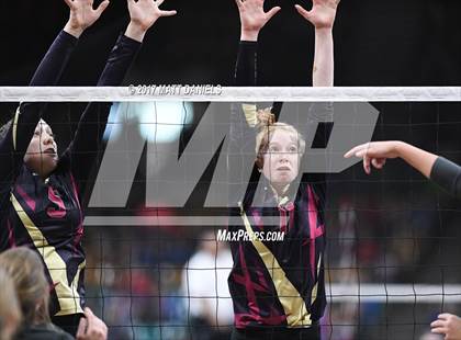 Thumbnail 2 in D'Evelyn vs. Ponderosa (CHSAA 4A Pool 3 Playoff) photogallery.