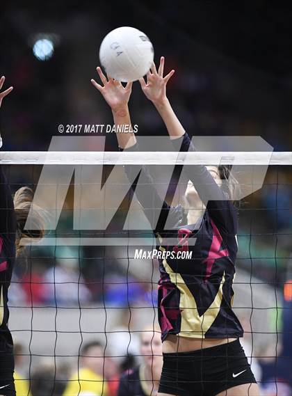 Thumbnail 3 in D'Evelyn vs. Ponderosa (CHSAA 4A Pool 3 Playoff) photogallery.