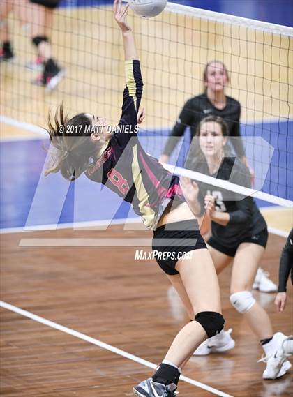 Thumbnail 2 in D'Evelyn vs. Ponderosa (CHSAA 4A Pool 3 Playoff) photogallery.