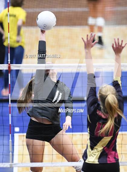 Thumbnail 3 in D'Evelyn vs. Ponderosa (CHSAA 4A Pool 3 Playoff) photogallery.