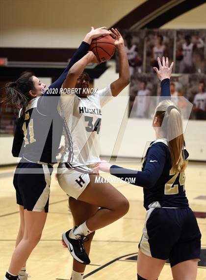 Thumbnail 2 in Desert Vista vs Hamilton (AIA 6A Round 1 Playoff) photogallery.