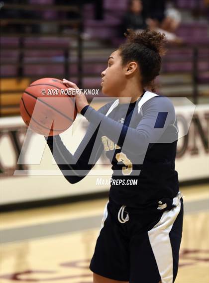 Thumbnail 3 in Desert Vista vs Hamilton (AIA 6A Round 1 Playoff) photogallery.