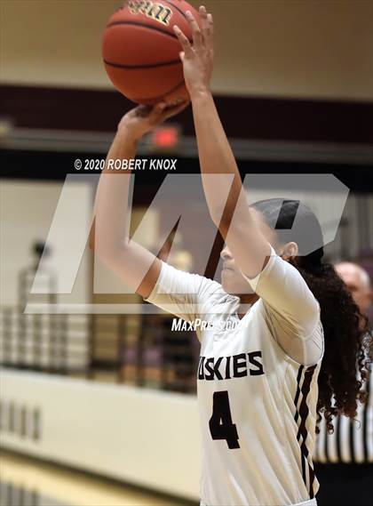 Thumbnail 1 in Desert Vista vs Hamilton (AIA 6A Round 1 Playoff) photogallery.