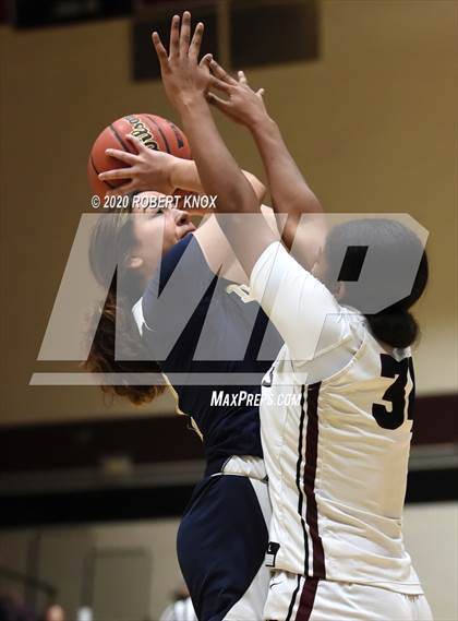 Thumbnail 3 in Desert Vista vs Hamilton (AIA 6A Round 1 Playoff) photogallery.
