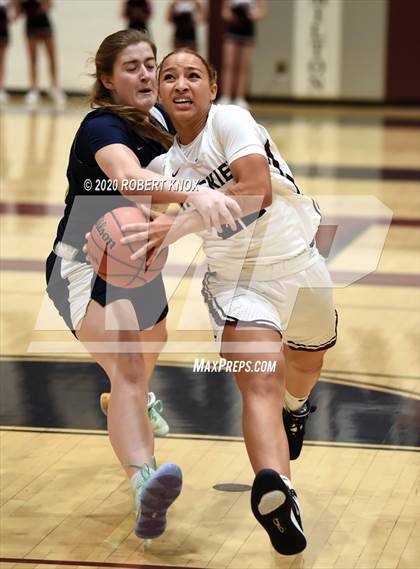 Thumbnail 1 in Desert Vista vs Hamilton (AIA 6A Round 1 Playoff) photogallery.