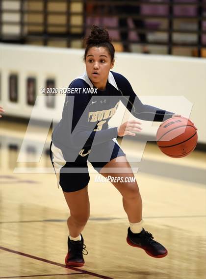 Thumbnail 2 in Desert Vista vs Hamilton (AIA 6A Round 1 Playoff) photogallery.