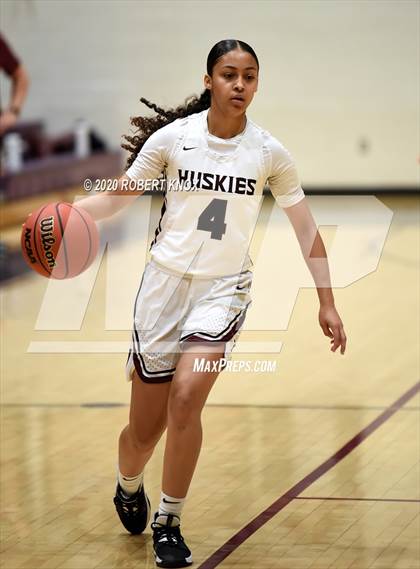 Thumbnail 2 in Desert Vista vs Hamilton (AIA 6A Round 1 Playoff) photogallery.
