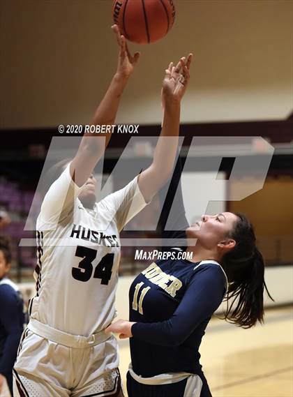 Thumbnail 3 in Desert Vista vs Hamilton (AIA 6A Round 1 Playoff) photogallery.