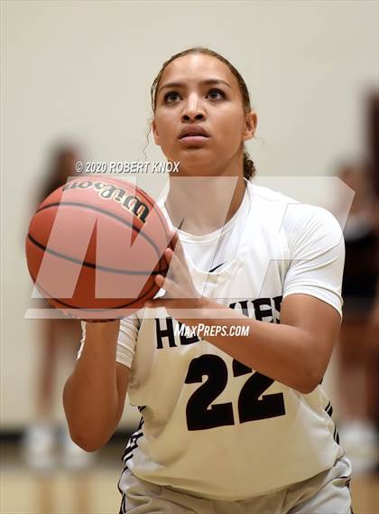 Thumbnail 3 in Desert Vista vs Hamilton (AIA 6A Round 1 Playoff) photogallery.
