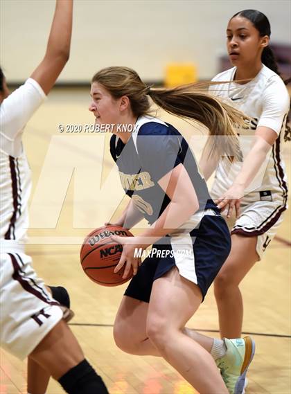 Thumbnail 1 in Desert Vista vs Hamilton (AIA 6A Round 1 Playoff) photogallery.