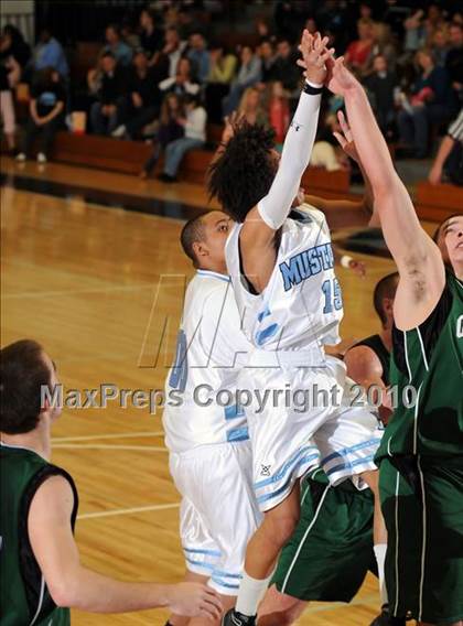 Thumbnail 2 in Owensboro Catholic @ Muhlenberg County photogallery.