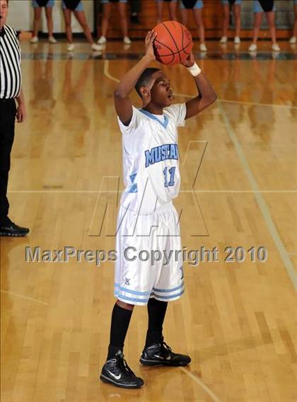 Thumbnail 1 in Owensboro Catholic @ Muhlenberg County photogallery.