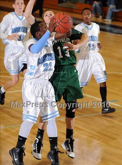 Thumbnail 3 in Owensboro Catholic @ Muhlenberg County photogallery.
