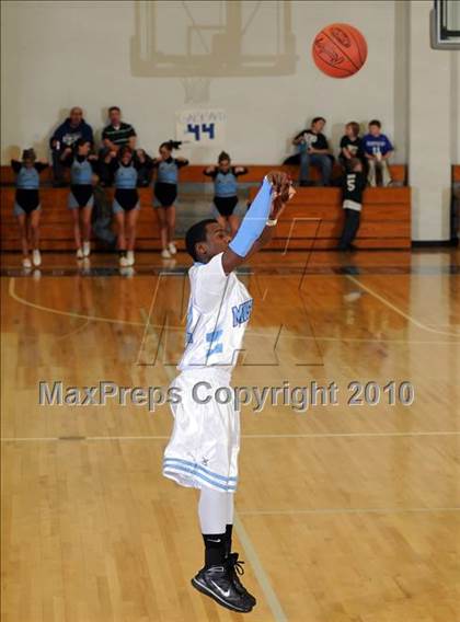 Thumbnail 2 in Owensboro Catholic @ Muhlenberg County photogallery.