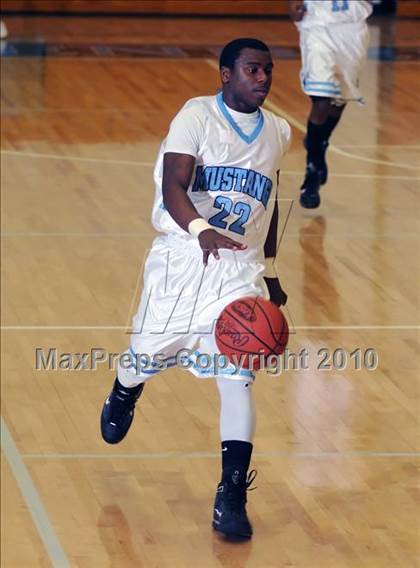 Thumbnail 2 in Owensboro Catholic @ Muhlenberg County photogallery.