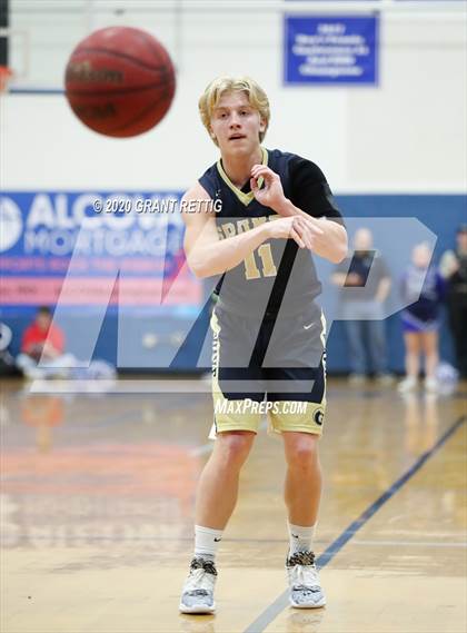 Thumbnail 1 in McCluer vs. Grundy (VHSL Class 1 First Round Playoff) photogallery.