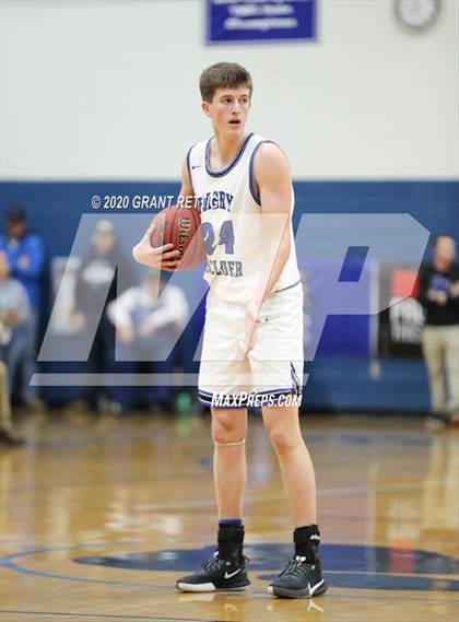 Thumbnail 1 in McCluer vs. Grundy (VHSL Class 1 First Round Playoff) photogallery.