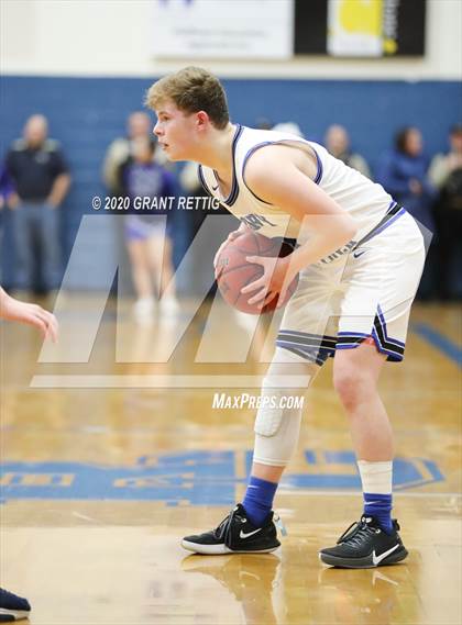Thumbnail 2 in McCluer vs. Grundy (VHSL Class 1 First Round Playoff) photogallery.