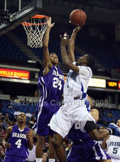 Thumbnail 2 in Sacramento vs. Sacred Heart Cathedral (CIF NorCal D3 Final) photogallery.