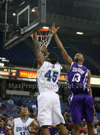 Thumbnail 2 in Sacramento vs. Sacred Heart Cathedral (CIF NorCal D3 Final) photogallery.
