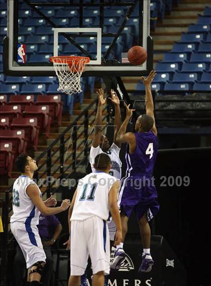 Thumbnail 3 in Sacramento vs. Sacred Heart Cathedral (CIF NorCal D3 Final) photogallery.