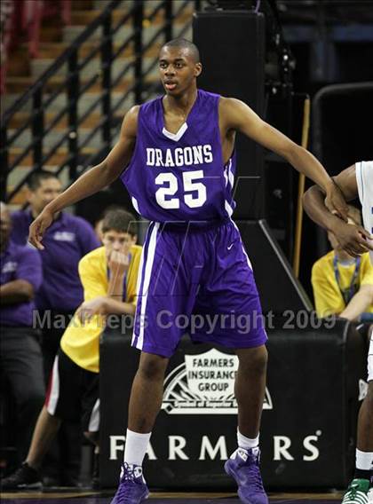 Thumbnail 2 in Sacramento vs. Sacred Heart Cathedral (CIF NorCal D3 Final) photogallery.