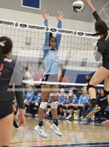 Thumbnail 1 in Mater Dei vs. Marymount (CIF-SS D1 Final) photogallery.