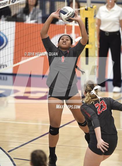 Thumbnail 2 in Mater Dei vs. Marymount (CIF-SS D1 Final) photogallery.