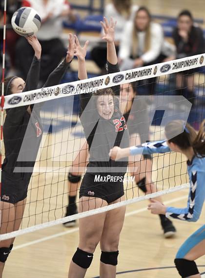 Thumbnail 3 in Mater Dei vs. Marymount (CIF-SS D1 Final) photogallery.